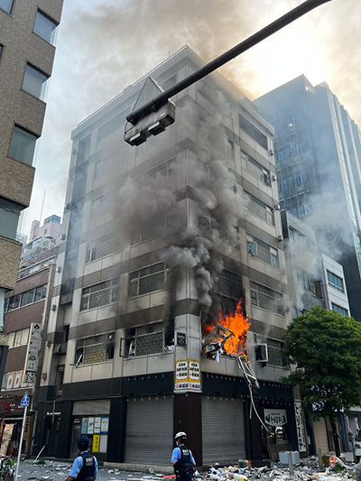 写真：ビルで爆発火災